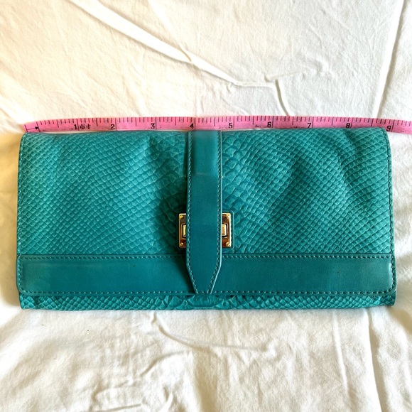 ๐๐๐๐ผCole Haan Clutch in a muted Turquoise ๐คฉ - Picture 2 of 7